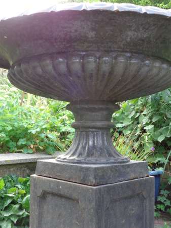 2014-08-15 Victorian urn 4-450